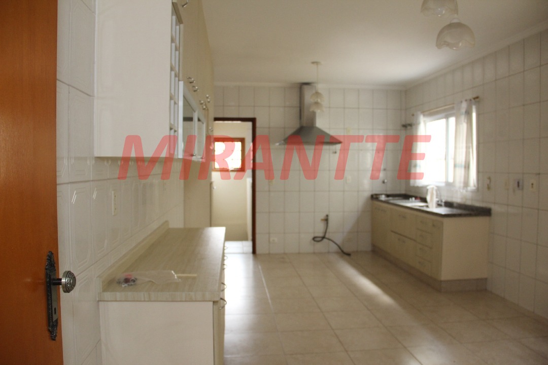 Sobrado de 243m² com 3 quartos em Santa Teresinha