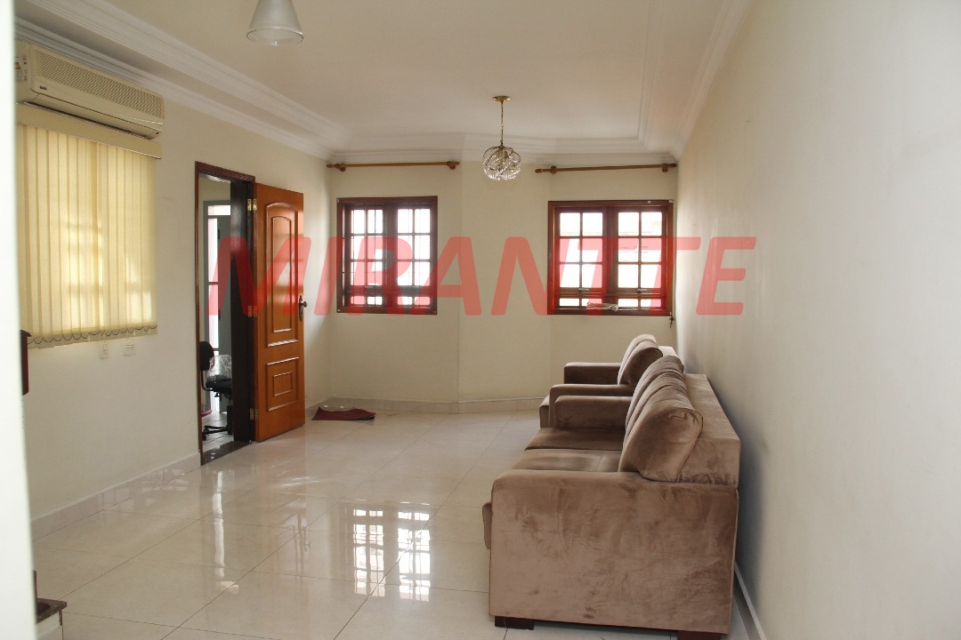 Sobrado de 243m² com 3 quartos em Santa Teresinha