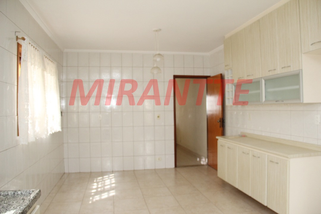 Sobrado de 243m² com 3 quartos em Santa Teresinha