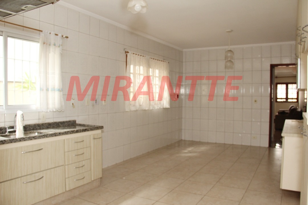 Sobrado de 243m² com 3 quartos em Santa Teresinha