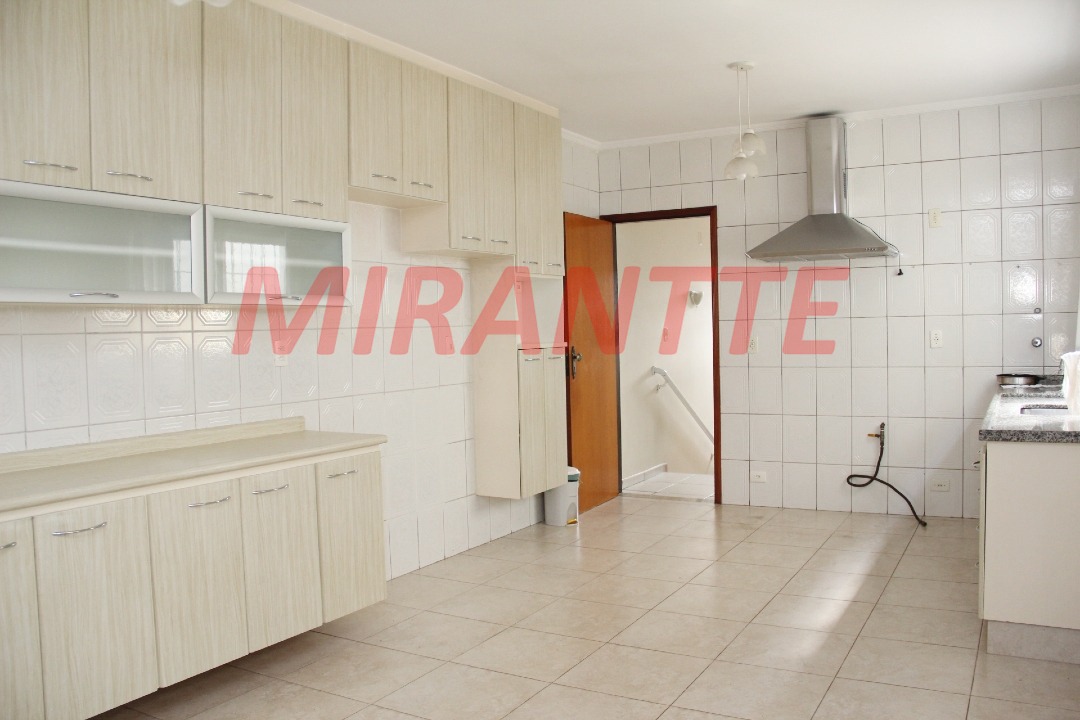 Sobrado de 243m² com 3 quartos em Santa Teresinha
