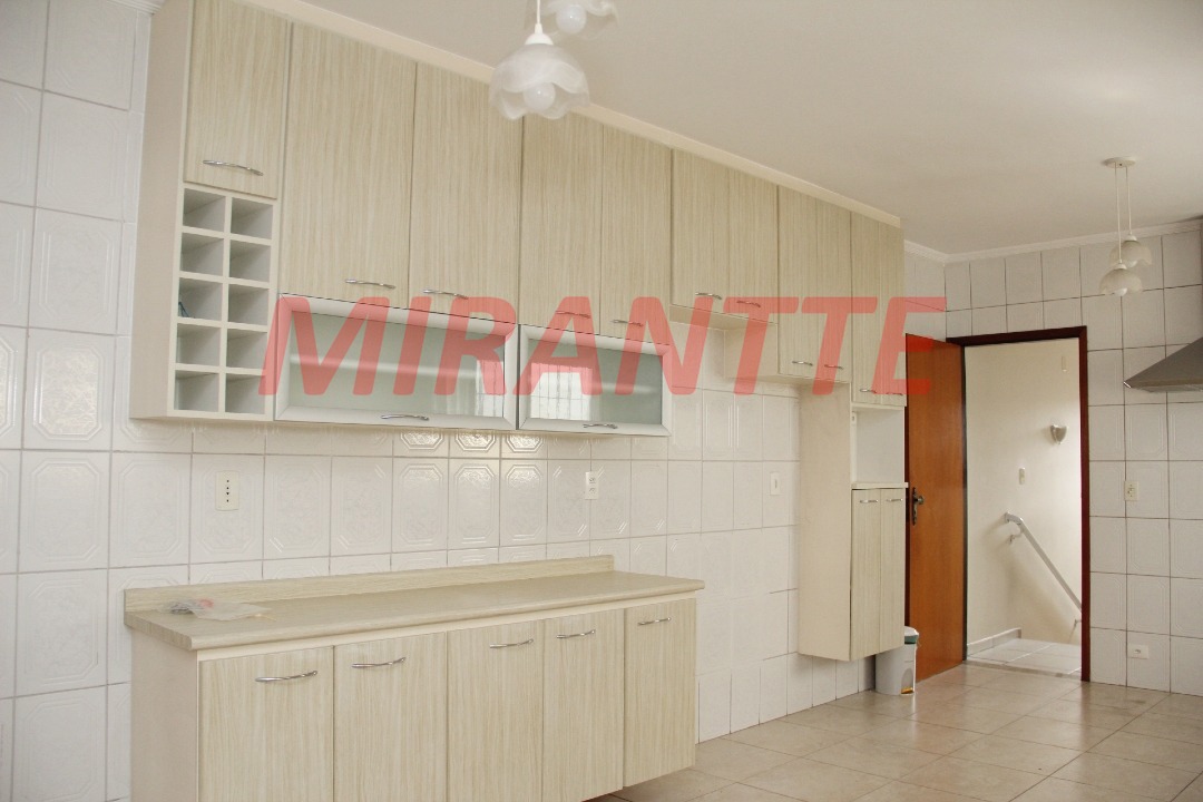 Sobrado de 243m² com 3 quartos em Santa Teresinha