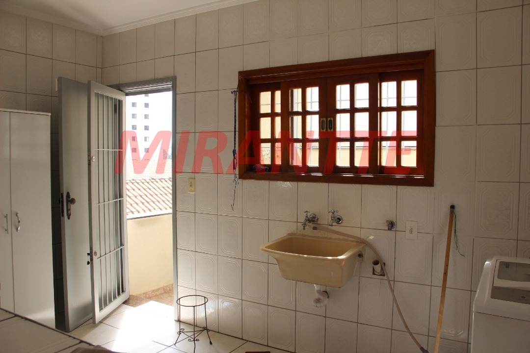 Sobrado de 243m² com 3 quartos em Santa Teresinha