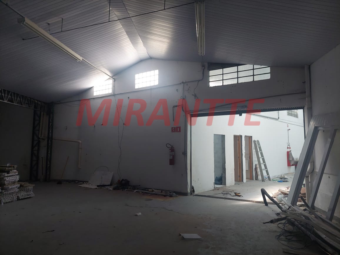 Outros de 1450m² em Casa Verde