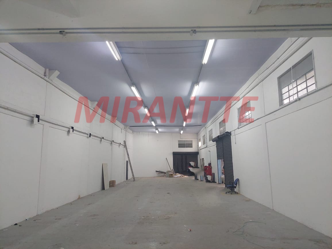 Outros de 1450m² em Casa Verde