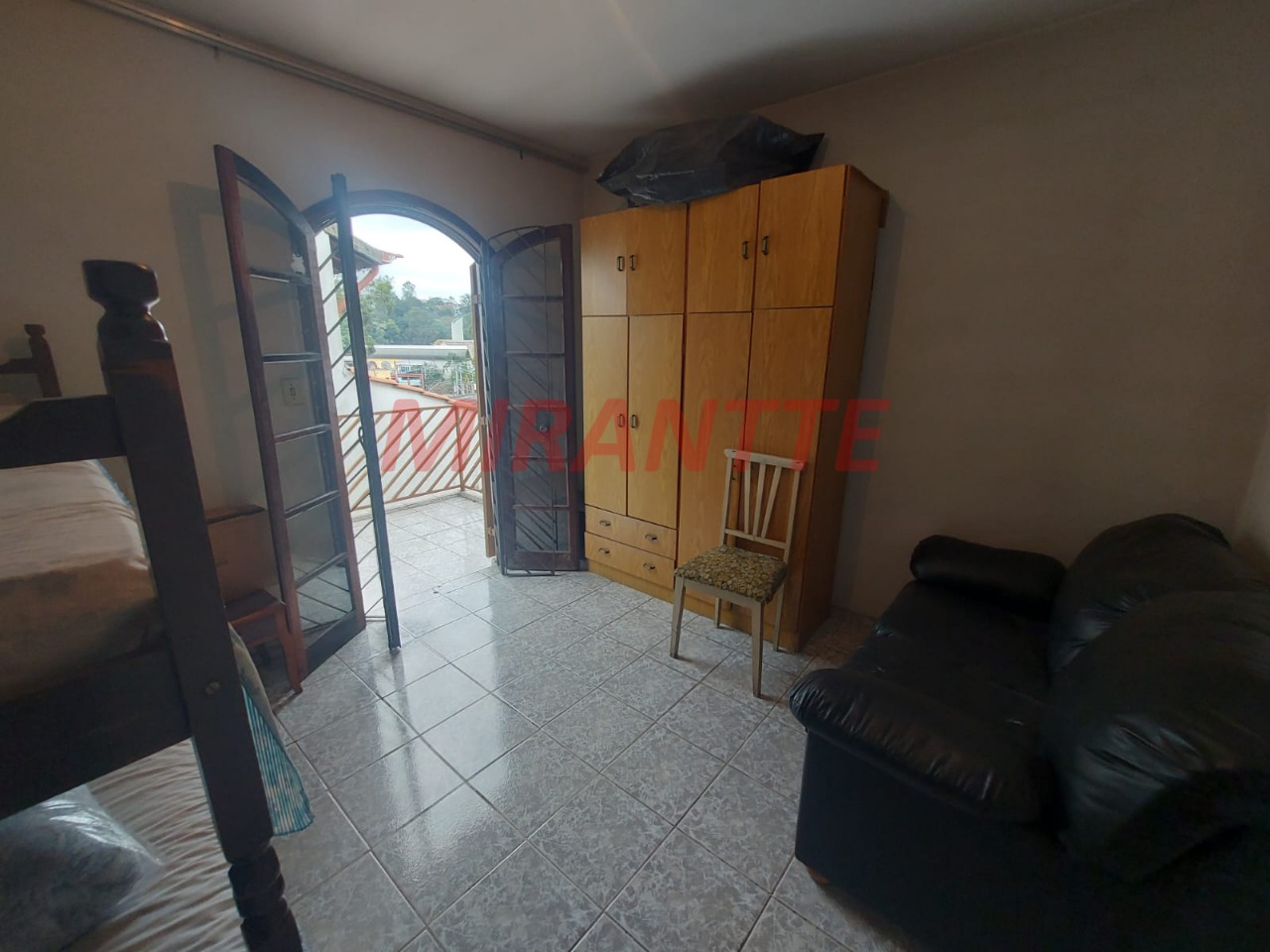 Sobrado de 300m² com 4 quartos em Jardim Guapíra