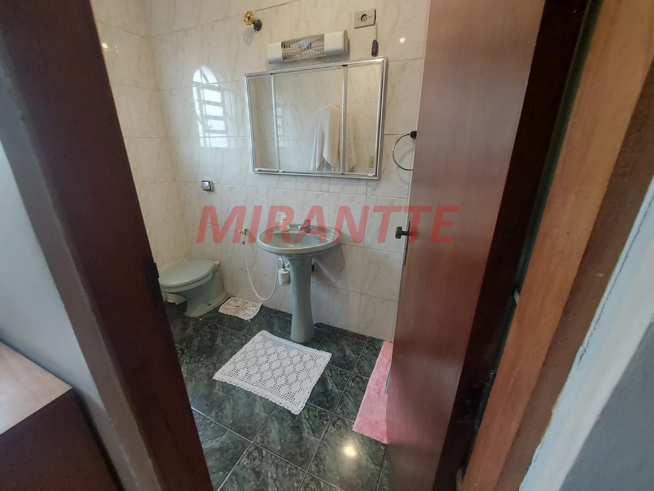 Sobrado de 300m² com 4 quartos em Jardim Guapíra