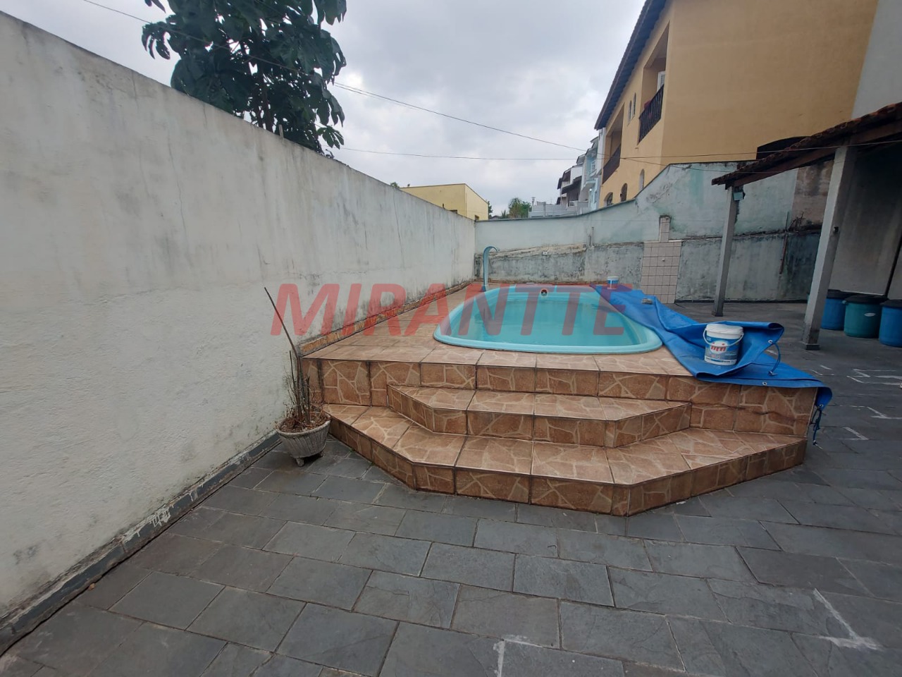 Sobrado de 300m² com 4 quartos em Jardim Guapíra