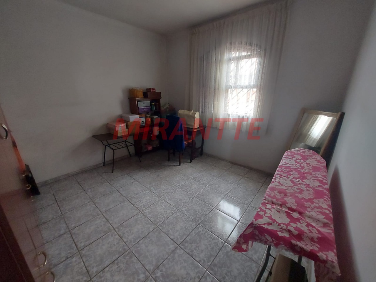 Sobrado de 300m² com 4 quartos em Jardim Guapíra