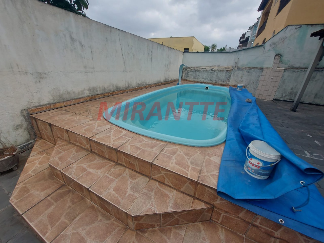 Sobrado de 300m² com 4 quartos em Jardim Guapíra