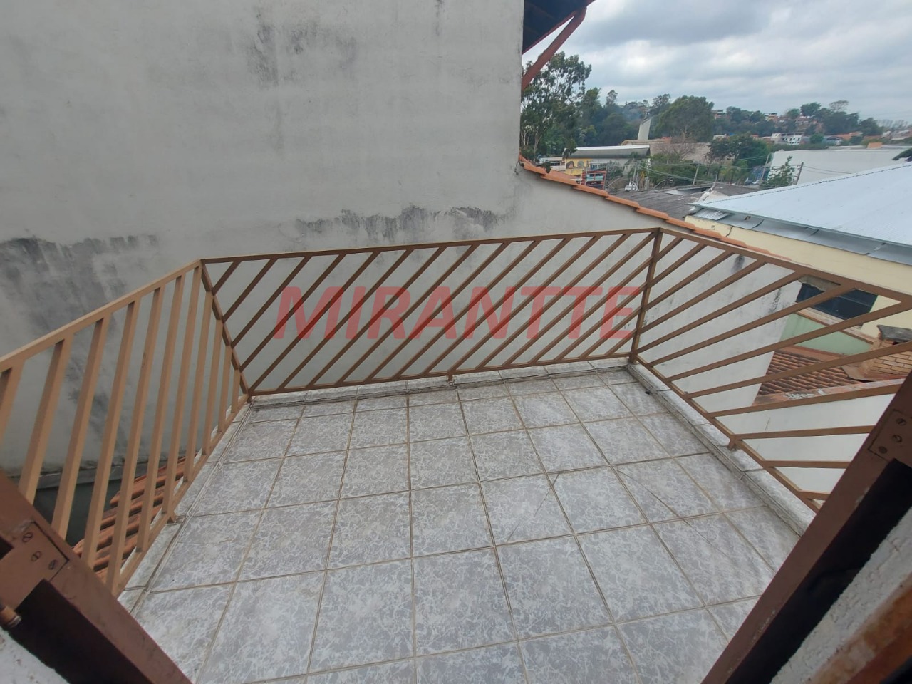 Sobrado de 300m² com 4 quartos em Jardim Guapíra