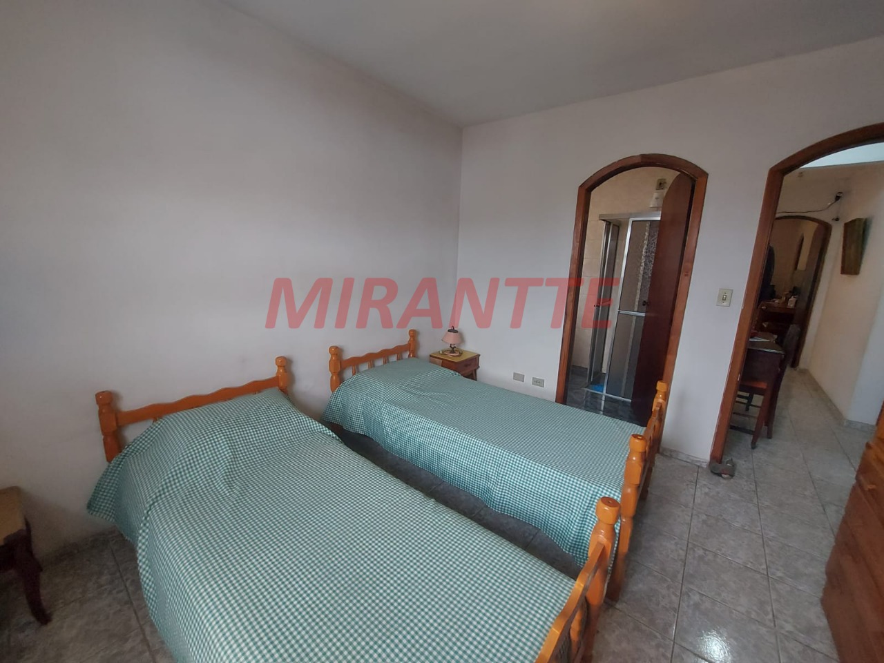 Sobrado de 300m² com 4 quartos em Jardim Guapíra