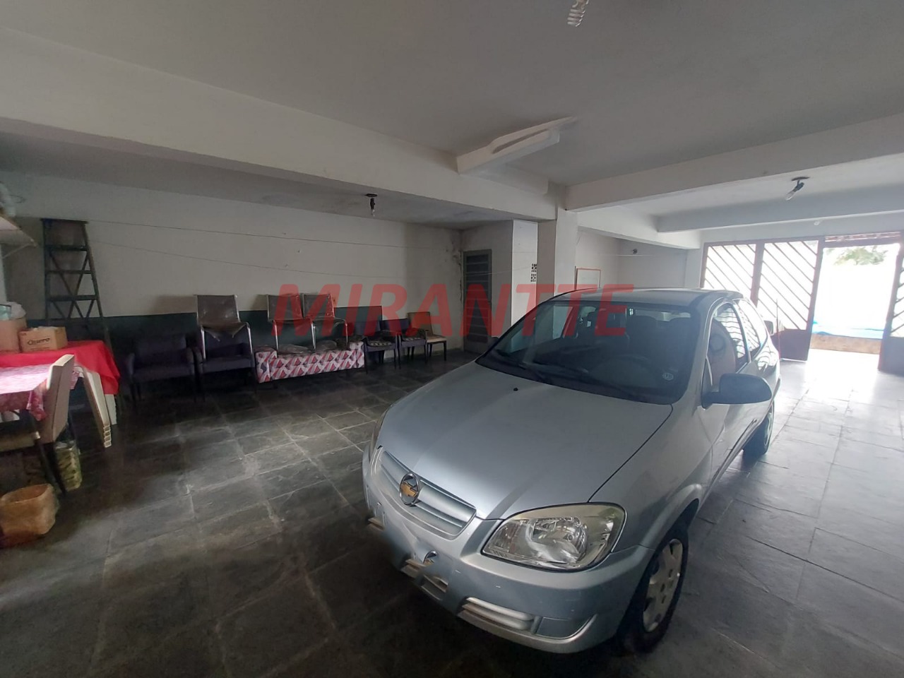 Sobrado de 300m² com 4 quartos em Jardim Guapíra