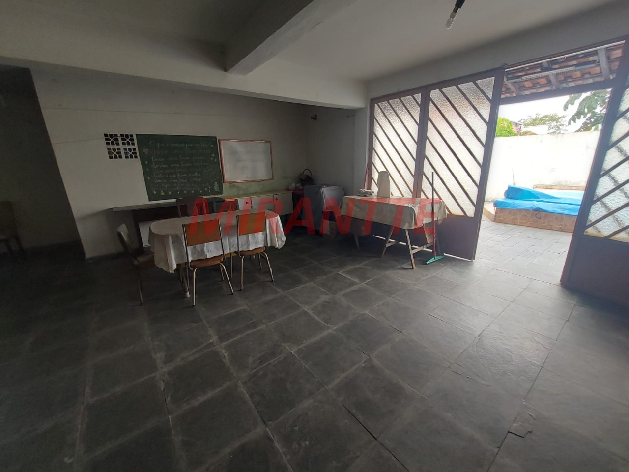 Sobrado de 300m² com 4 quartos em Jardim Guapíra