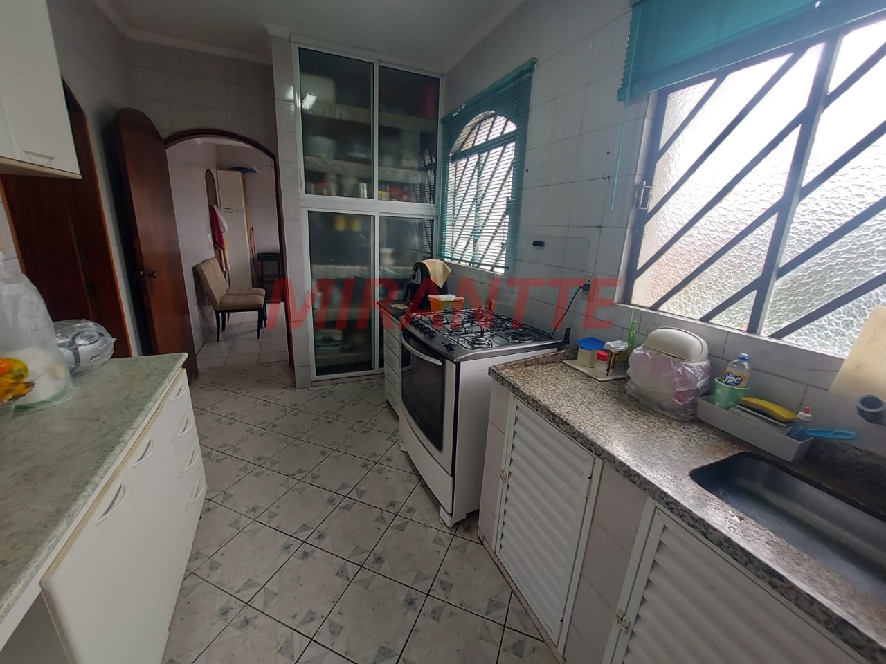 Sobrado de 300m² com 4 quartos em Jardim Guapíra