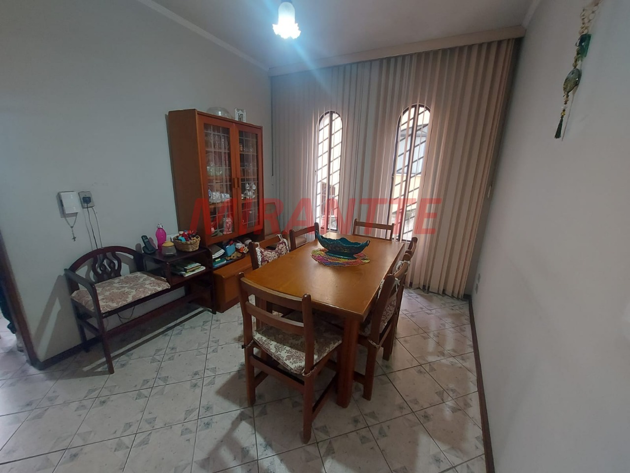 Sobrado de 300m² com 4 quartos em Jardim Guapíra