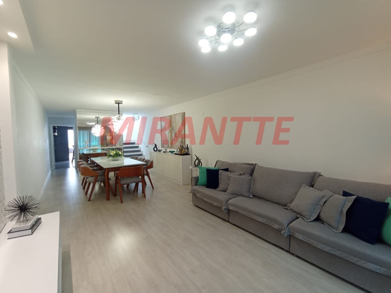 Sobrado de 143m² com 3 quartos em Água Fria