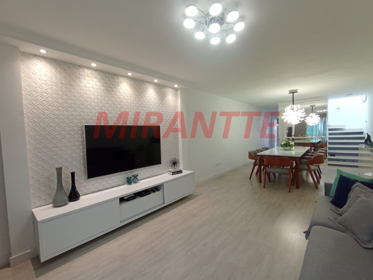 Sobrado de 143m² com 3 quartos em Água Fria