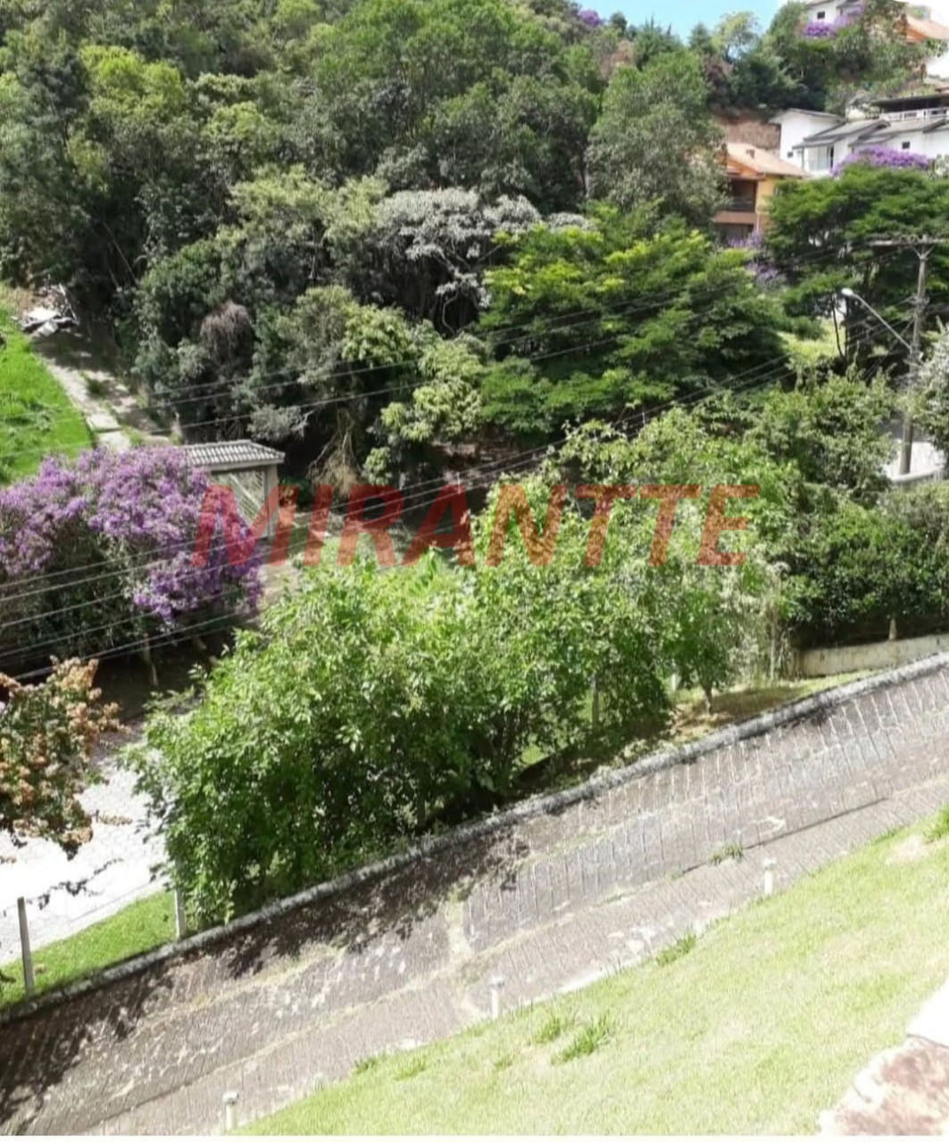Cond. fechado de 183m² com 4 quartos em Rio Abaixo