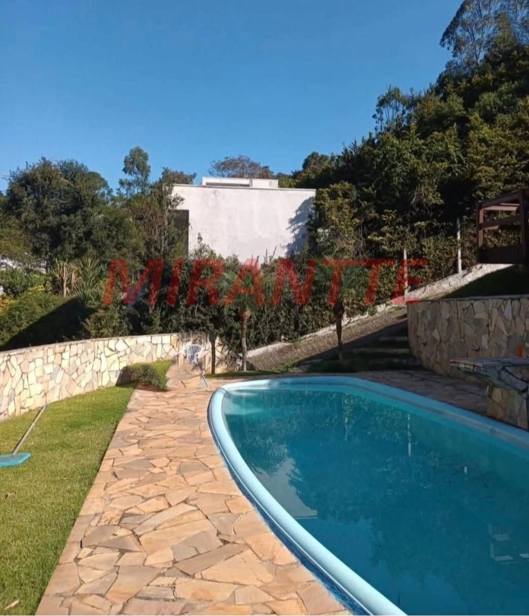 Cond. fechado de 183m² com 4 quartos em Rio Abaixo