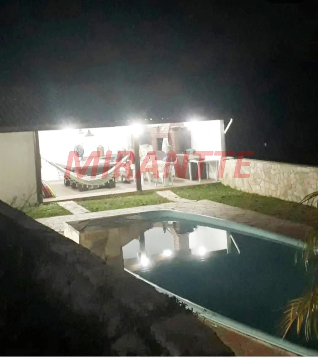 Cond. fechado de 183m² com 4 quartos em Rio Abaixo