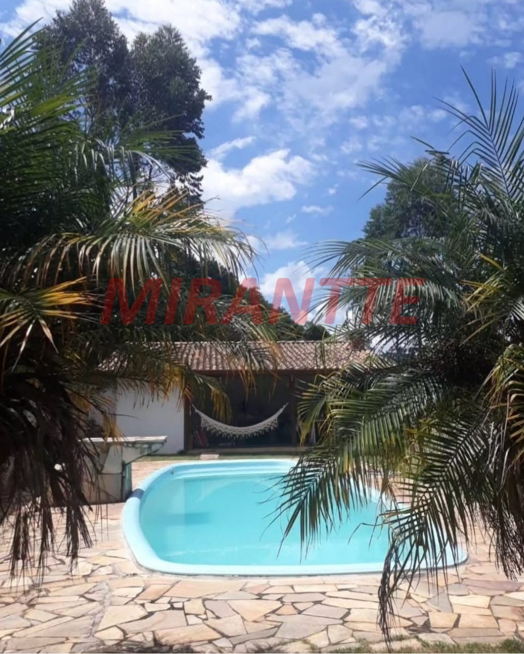 Cond. fechado de 183m² com 4 quartos em Rio Abaixo