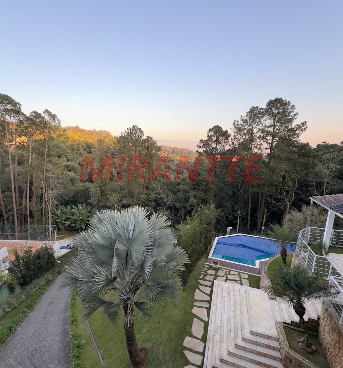 Sobrado de 800m² com 4 quartos em Serra Da Cantareira