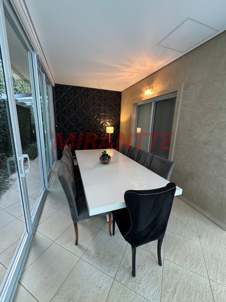 Sobrado de 800m² com 4 quartos em Serra Da Cantareira