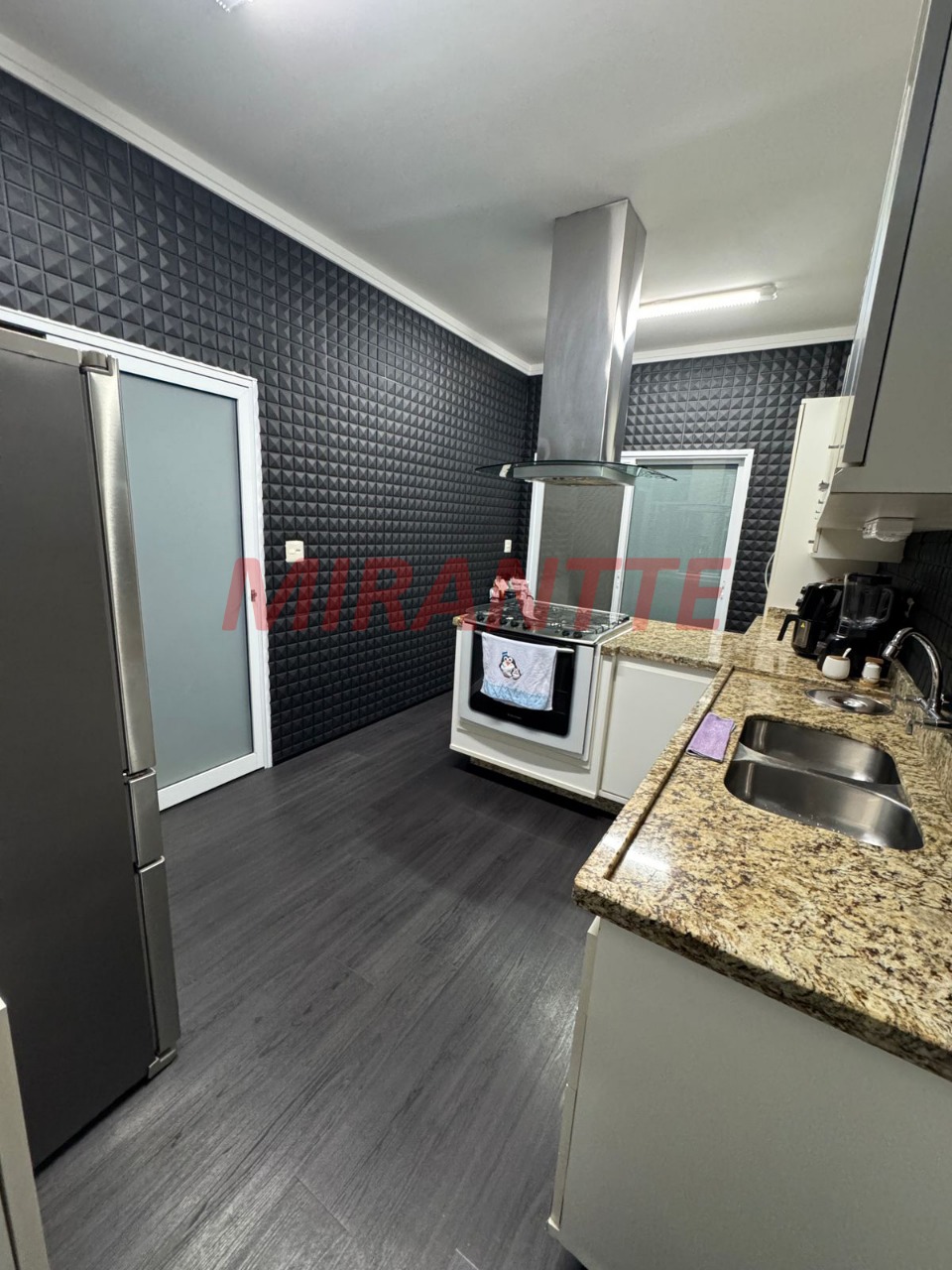 Sobrado de 800m² com 4 quartos em Serra Da Cantareira