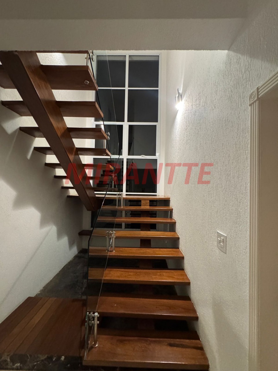 Sobrado de 800m² com 4 quartos em Serra Da Cantareira