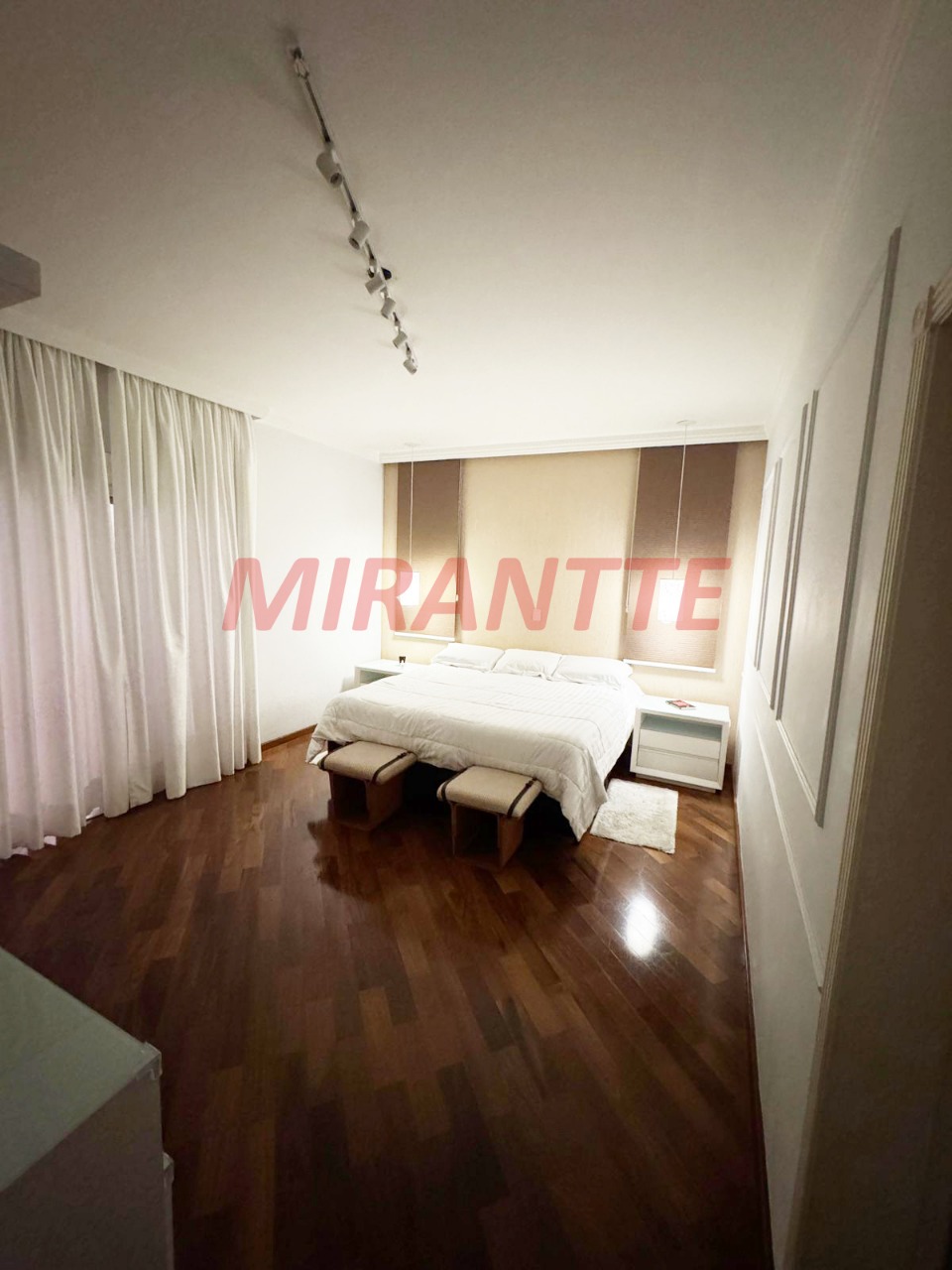 Sobrado de 800m² com 4 quartos em Serra Da Cantareira