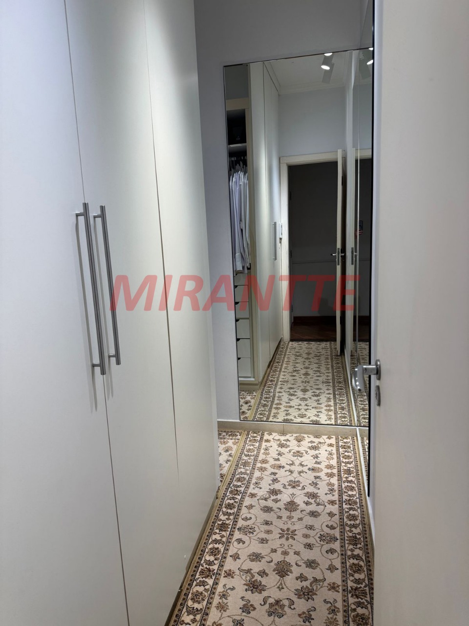 Sobrado de 800m² com 4 quartos em Serra Da Cantareira