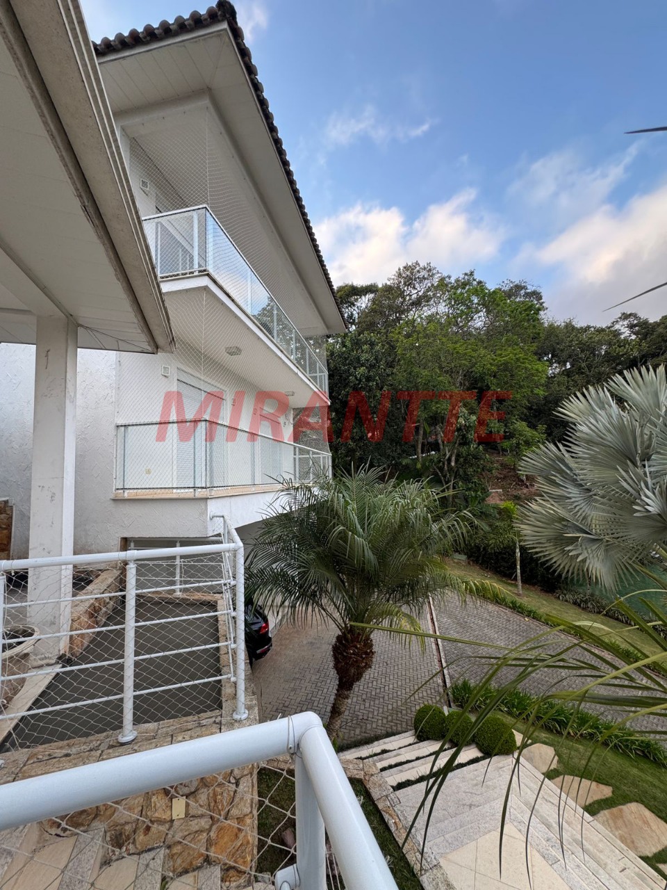 Sobrado de 800m² com 4 quartos em Serra Da Cantareira