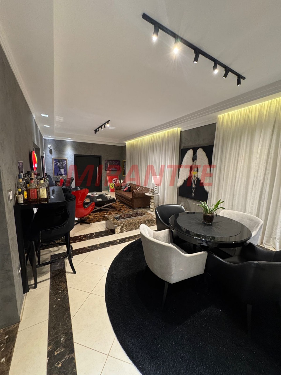 Sobrado de 800m² com 4 quartos em Serra Da Cantareira