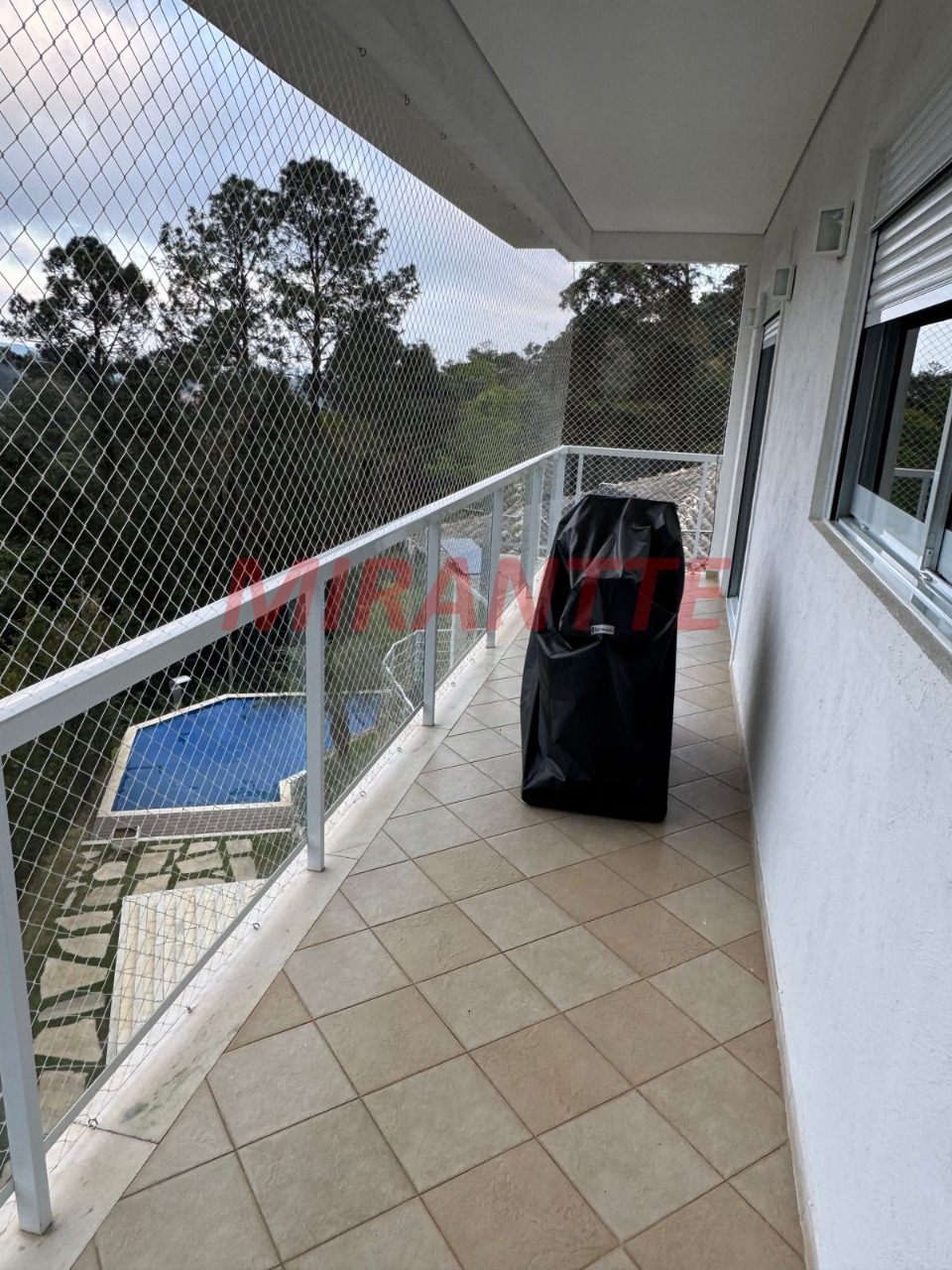 Sobrado de 800m² com 4 quartos em Serra Da Cantareira