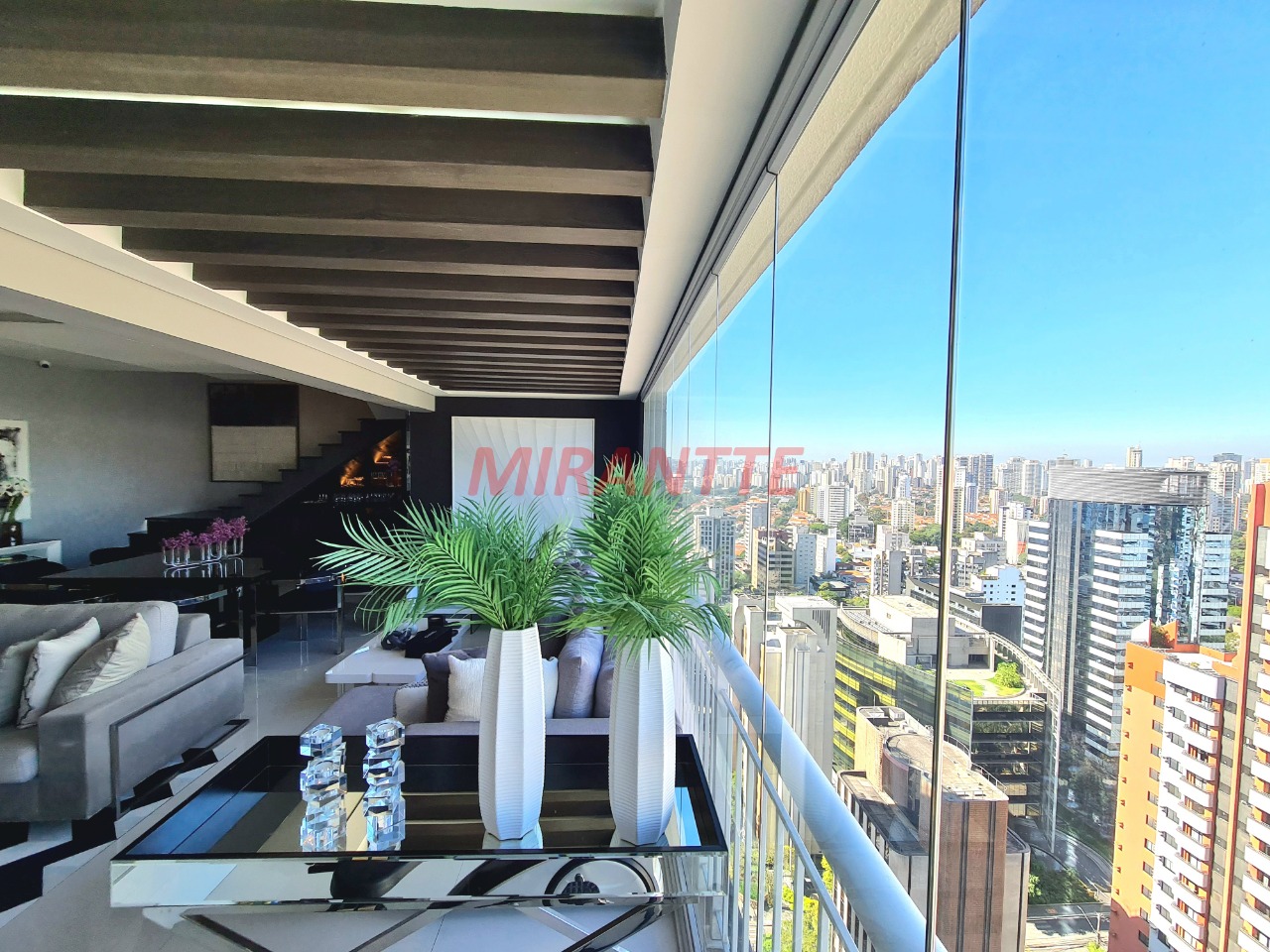 Cobertura de 305m² com 4 quartos em Brooklin Paulista