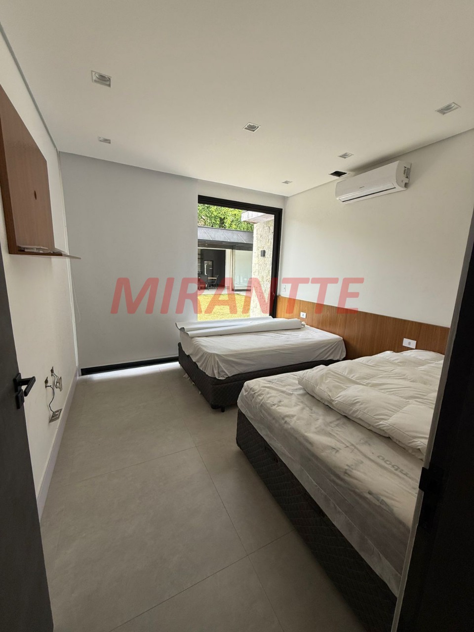 Cond. fechado de 350m² com 4 quartos em RIO ACIMA