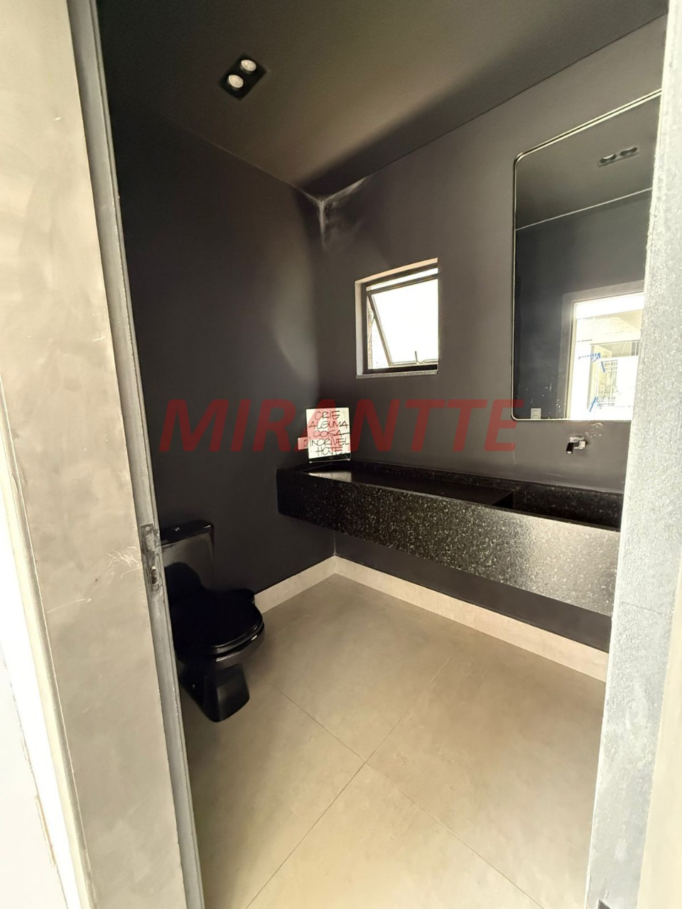 Cond. fechado de 350m² com 4 quartos em RIO ACIMA