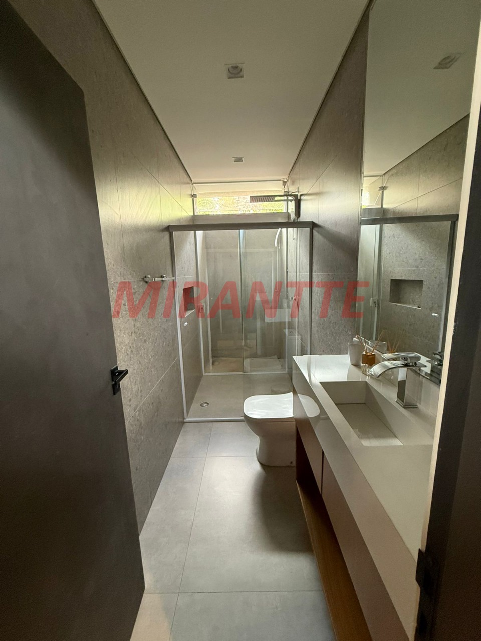 Cond. fechado de 350m² com 4 quartos em RIO ACIMA