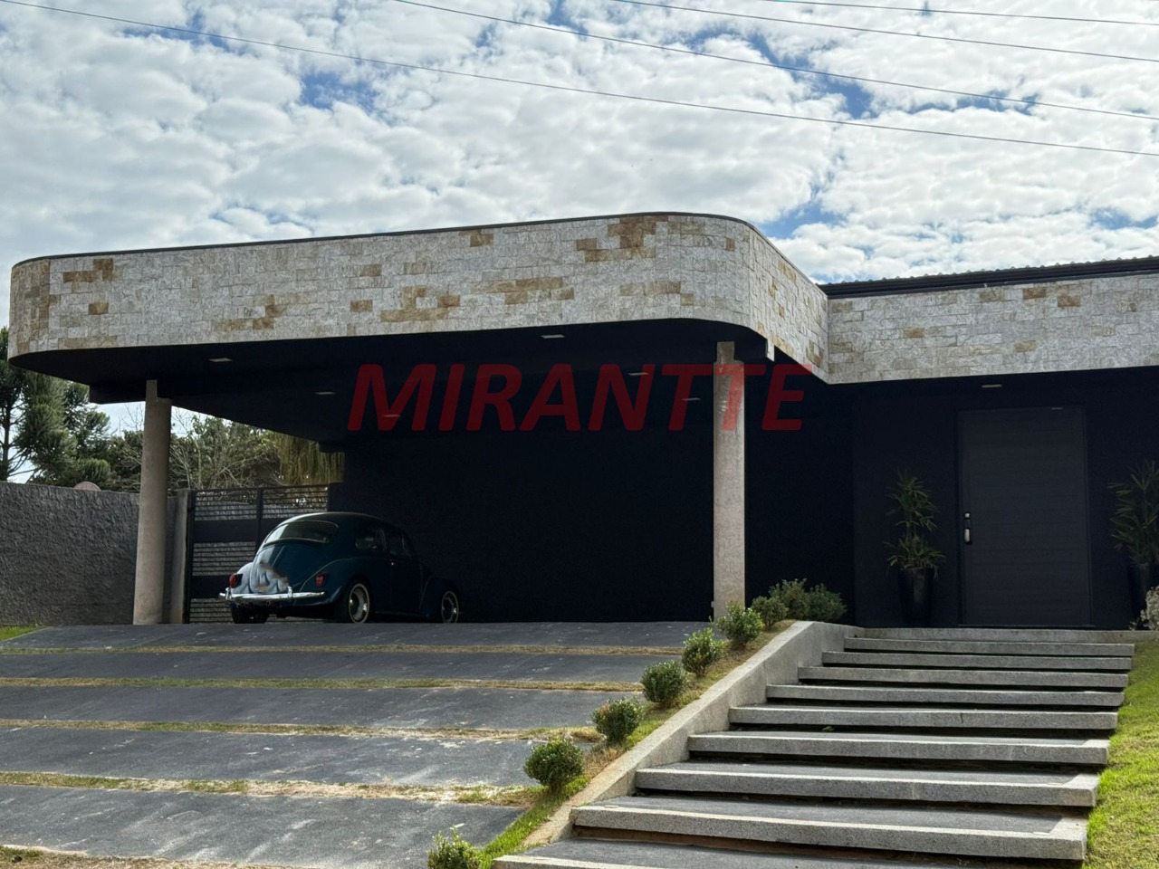 Cond. fechado de 350m² com 4 quartos em RIO ACIMA