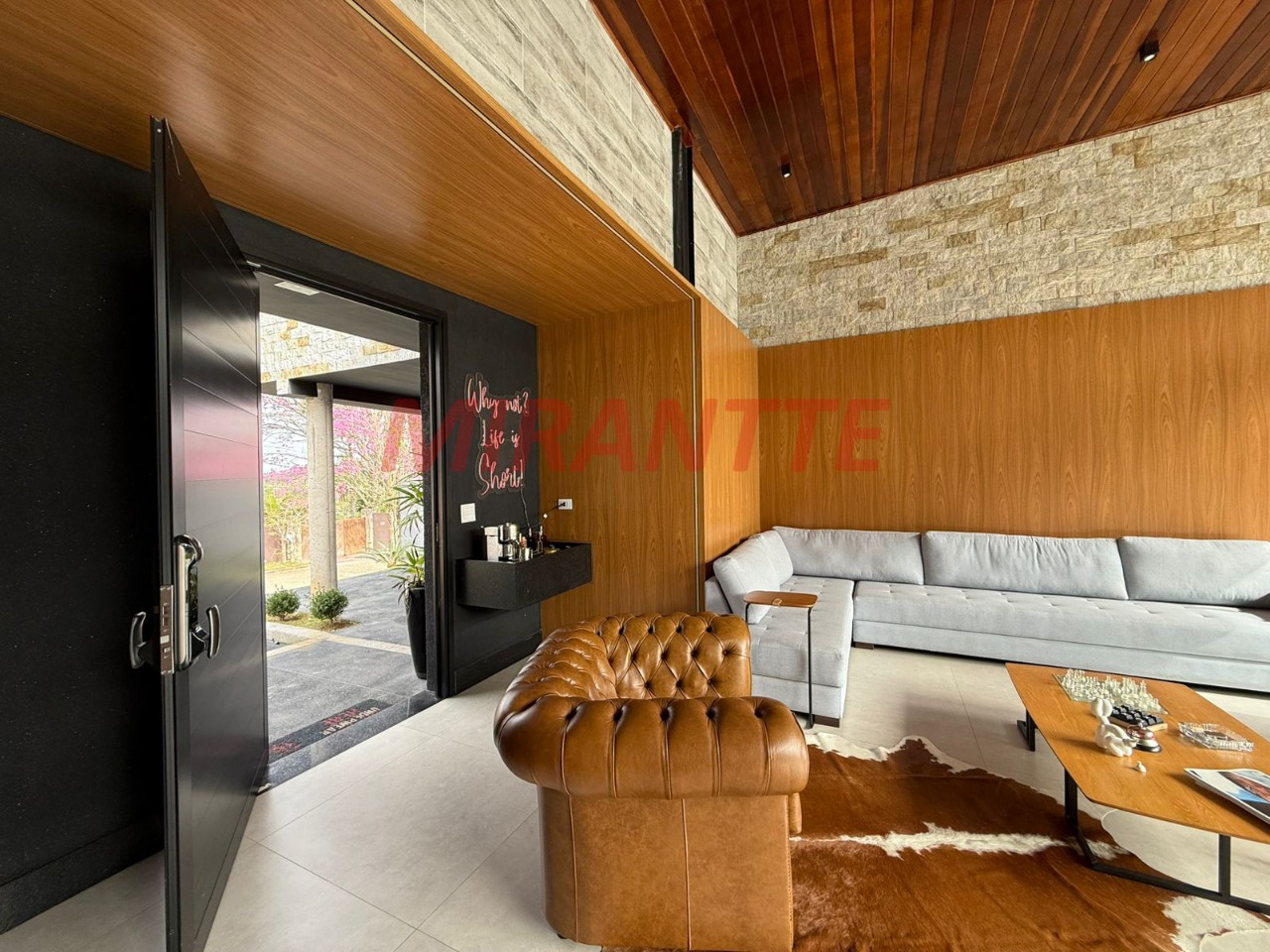 Cond. fechado de 350m² com 4 quartos em RIO ACIMA