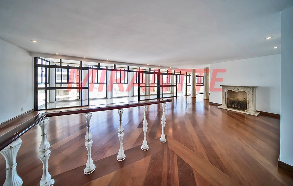 Apartamento de 215m² com 3 quartos em Paraíso