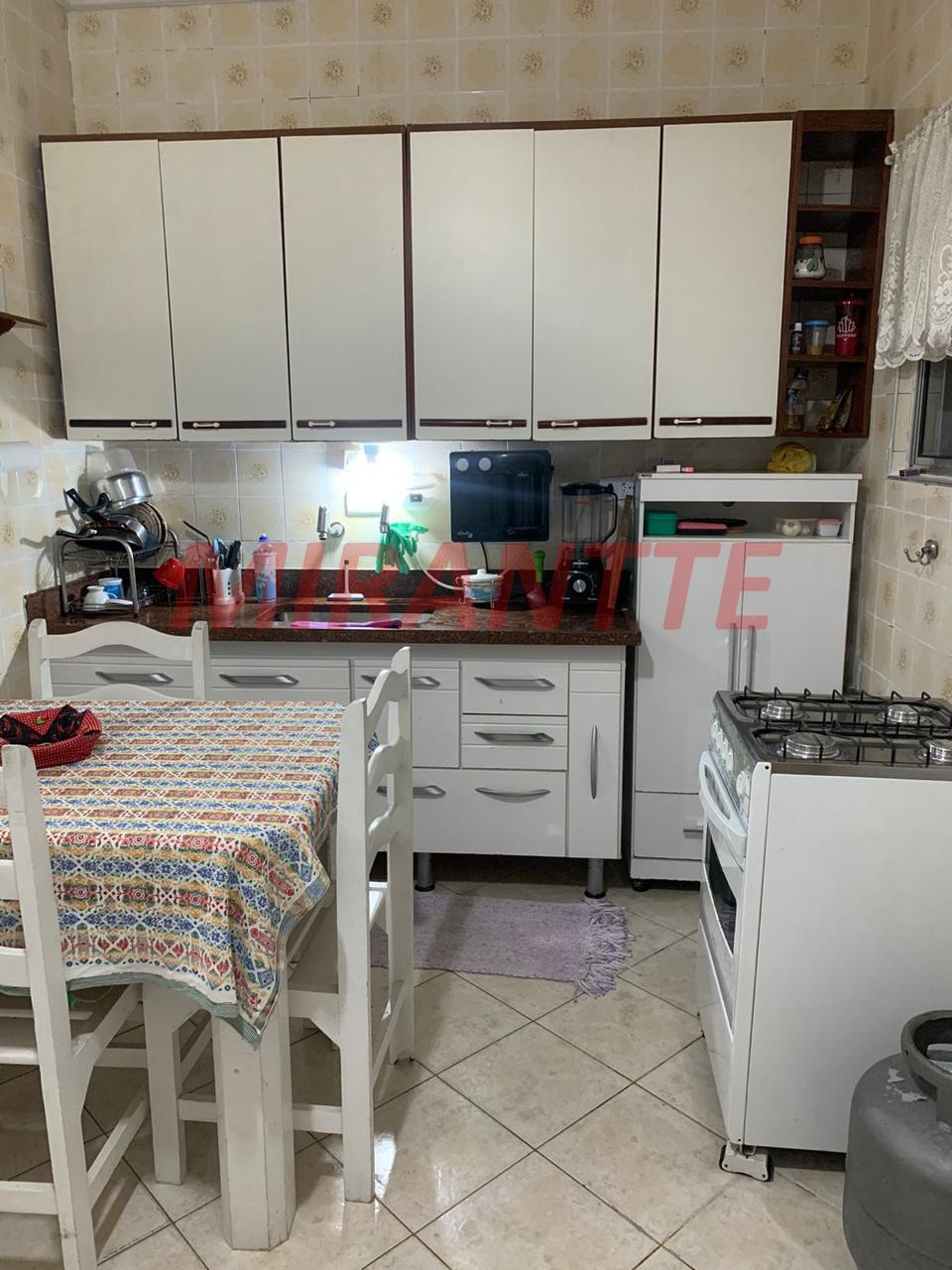 Sobrado de 236m² com 3 quartos em Santana