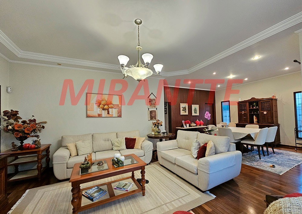 Sobrado de 270m² com 4 quartos em Vila Albertina