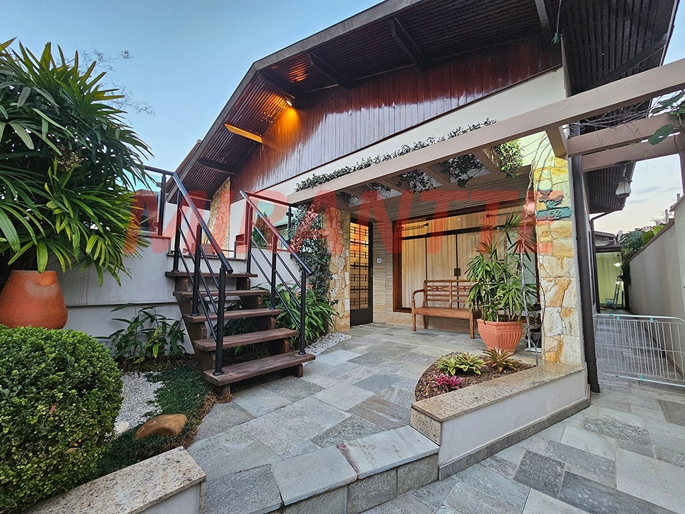 Sobrado de 270m² com 4 quartos em Vila Albertina