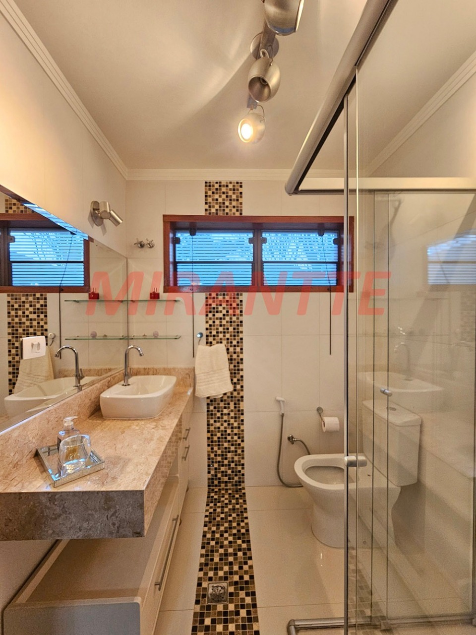 Sobrado de 270m² com 4 quartos em Vila Albertina