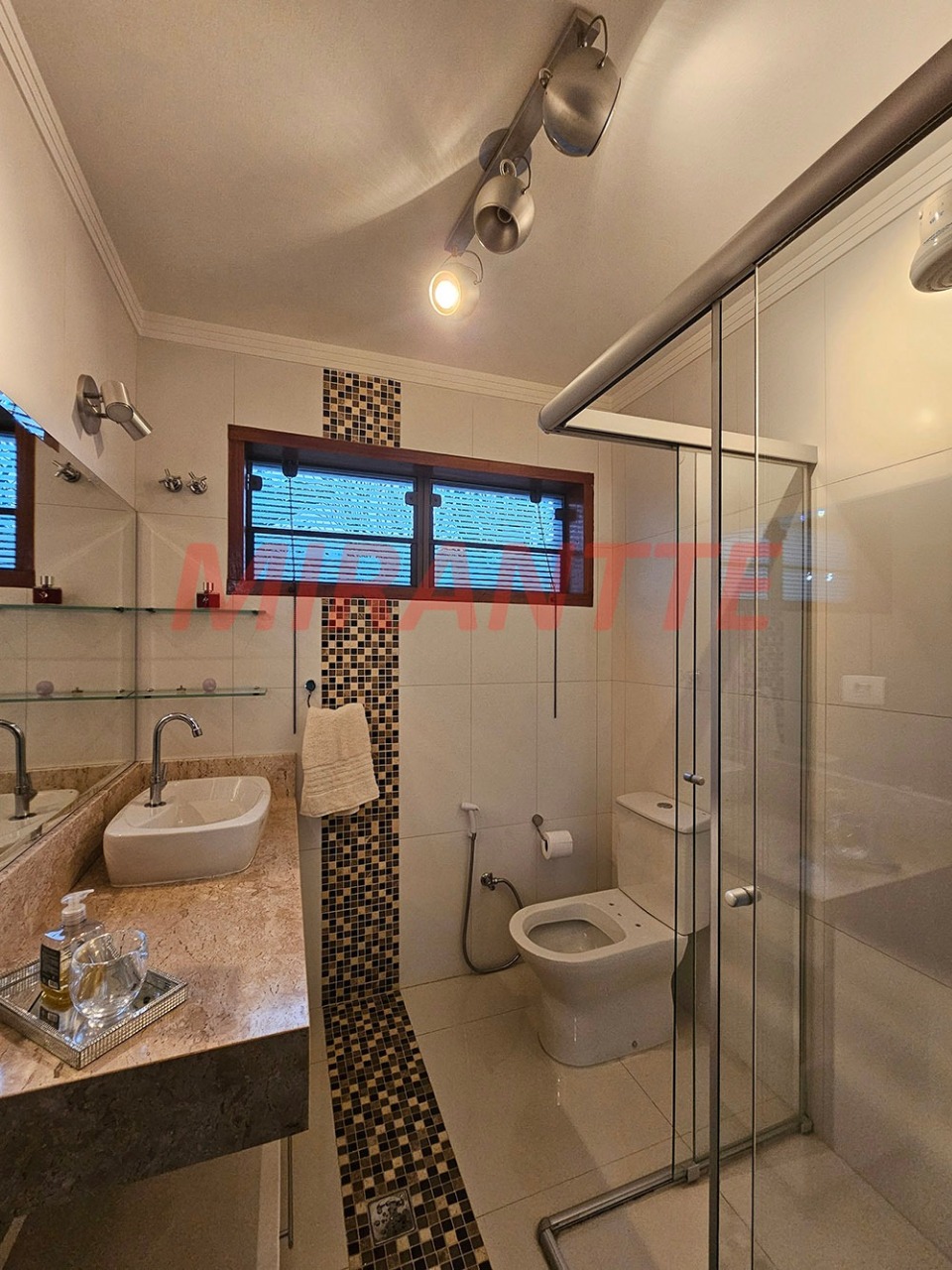 Sobrado de 270m² com 4 quartos em Vila Albertina