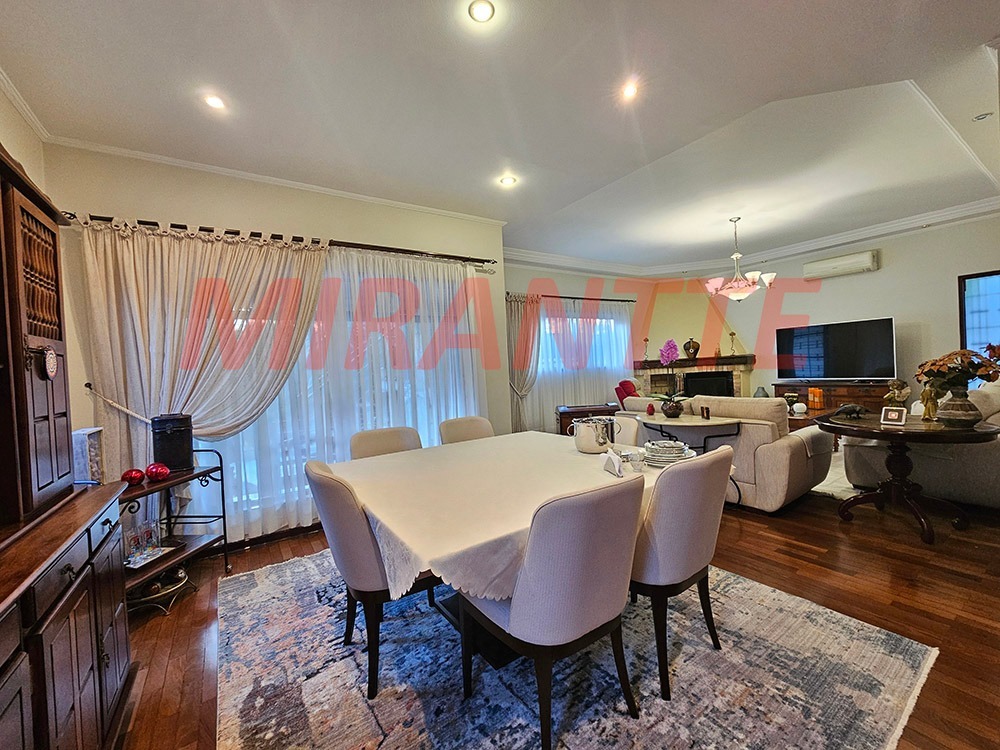 Sobrado de 270m² com 4 quartos em Vila Albertina