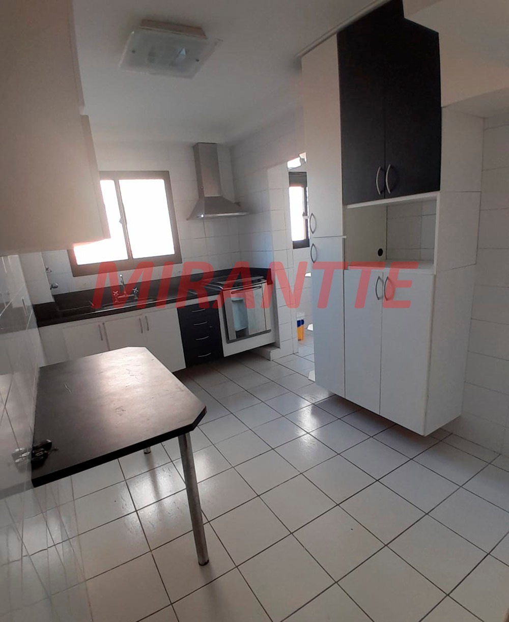 Apartamento de 94m² com 3 quartos em Água Fria