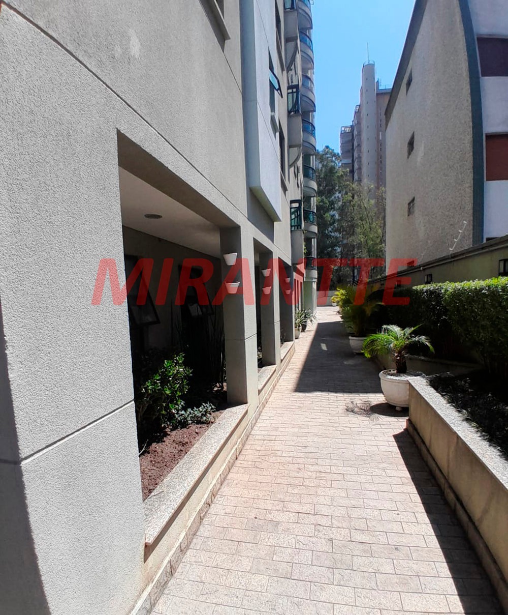 Apartamento de 94m² com 3 quartos em Água Fria